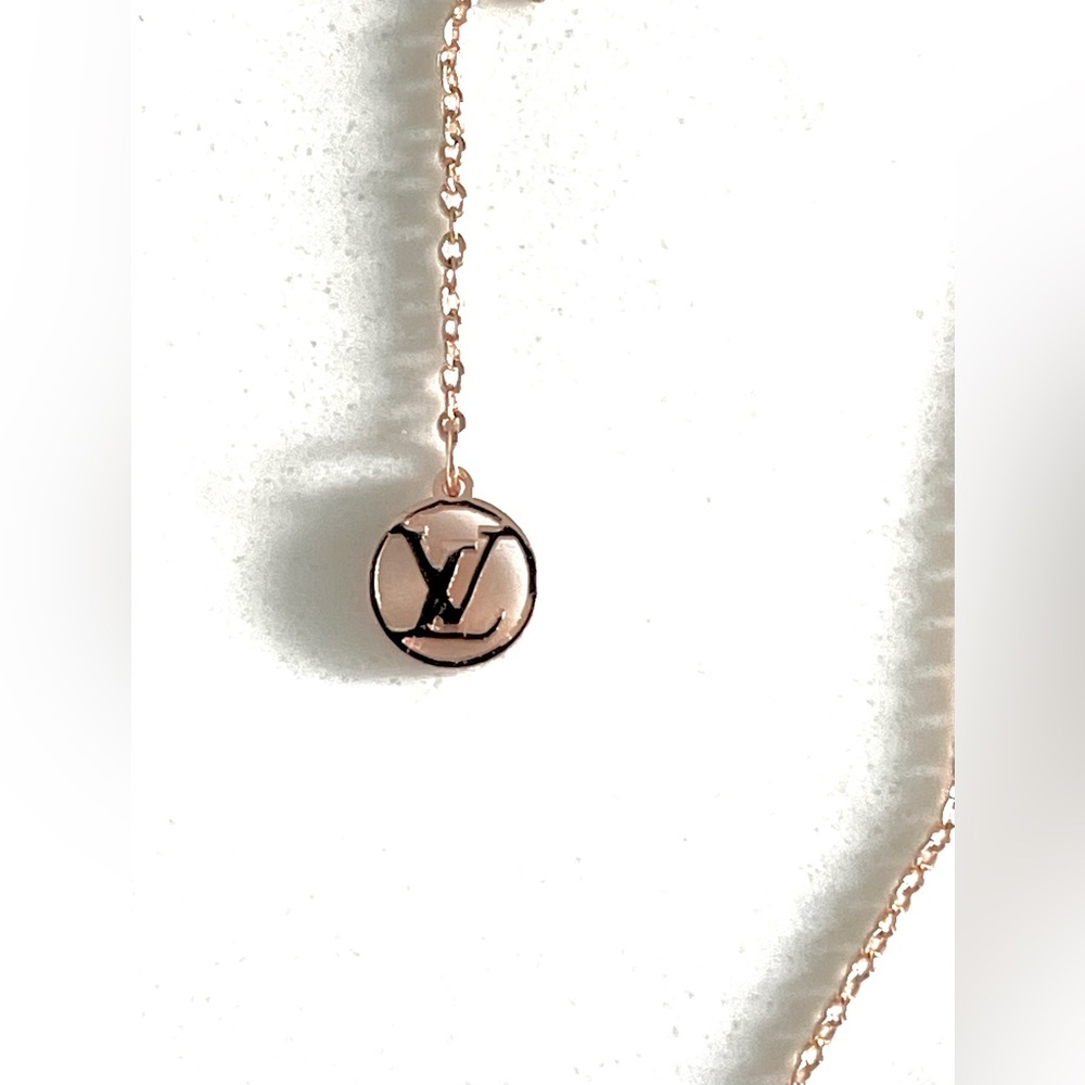 Louis Vuitton Color Blossom BB Mother Of Pearl Diamond Star Pendant in 18K RG - Picture 12 of 16